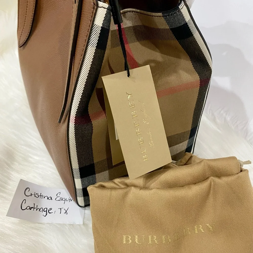 NWT Burberry tote Handbag - Picture 8 of 16